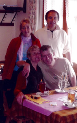 Dan Wuwu Josette et Chantal au sommet du Mont-Crosin